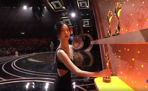 虞书欣王鹤棣娱乐吃瓜,揭秘明星幕后趣事